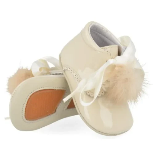 babyschoenen ecru