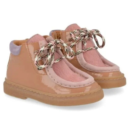 sneakers beige