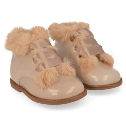 sneakers beige