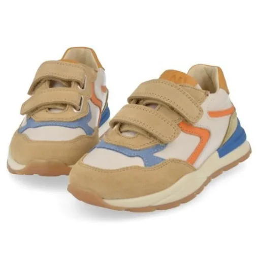 sneakers beige