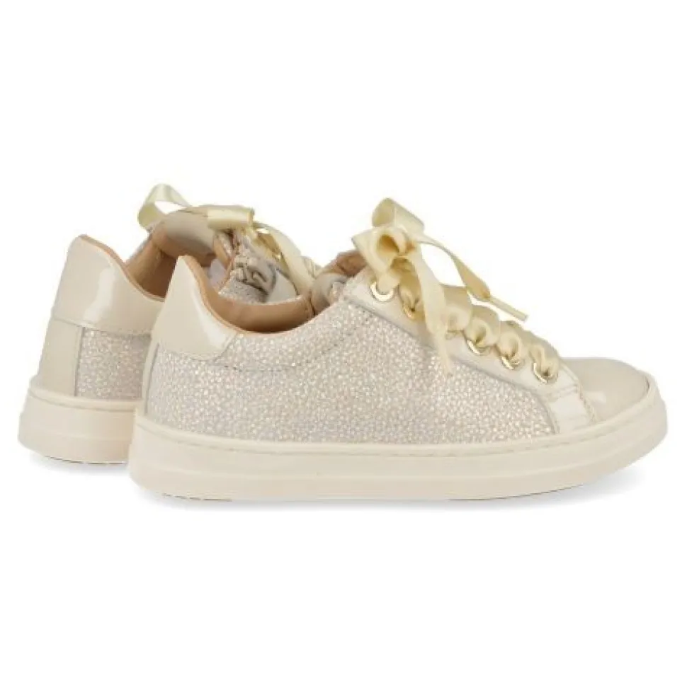 sneakers beige