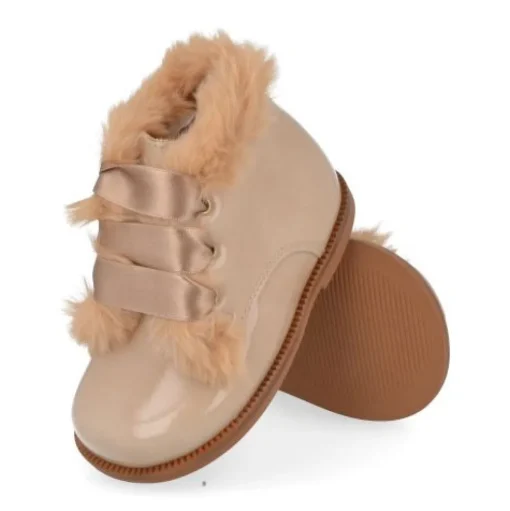 sneakers beige
