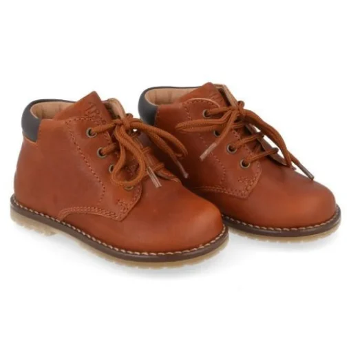 sneakers cognac