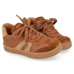 sneakers cognac