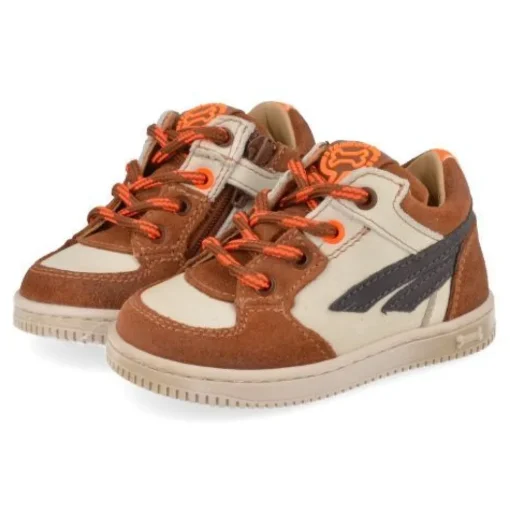 sneakers cognac