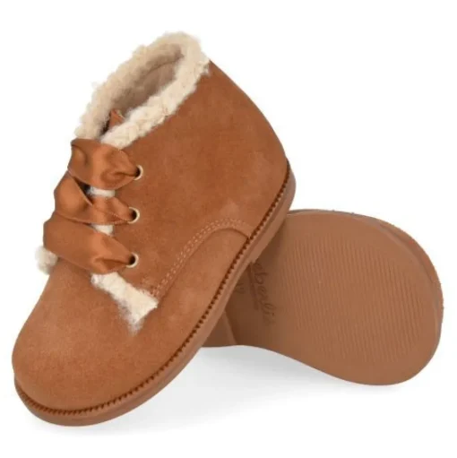 sneakers cognac