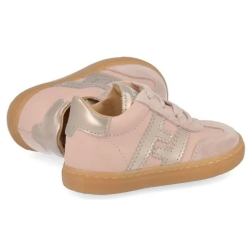 sneakers nude