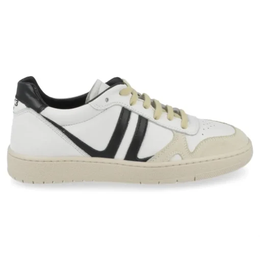 sneakers wit