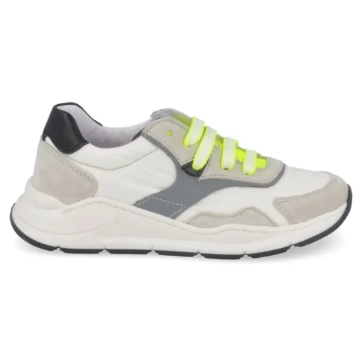 sneakers wit