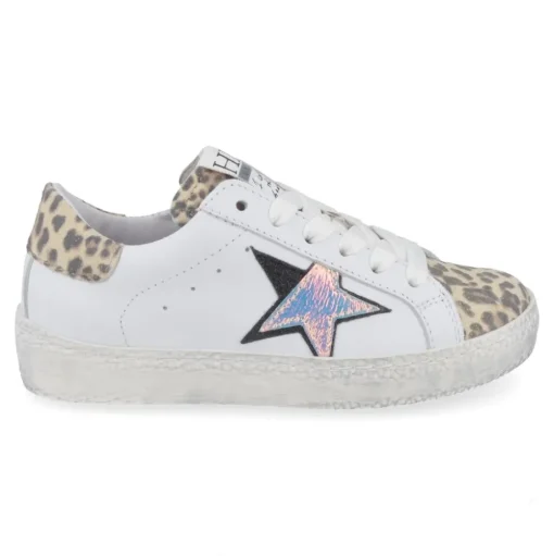 sneakers wit
