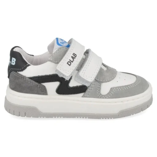 sneakers wit