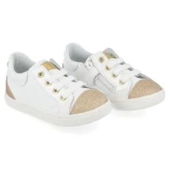 sneakers wit