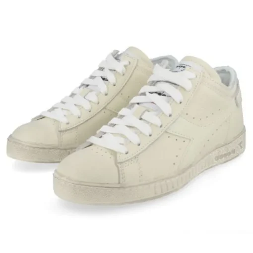sneakers wit