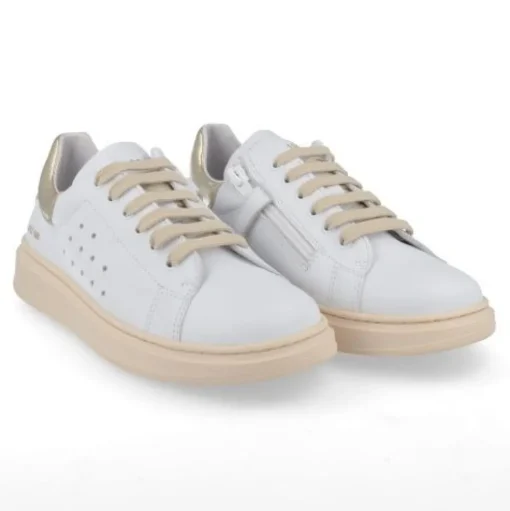 sneakers wit