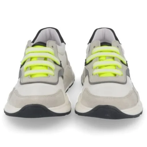 sneakers wit