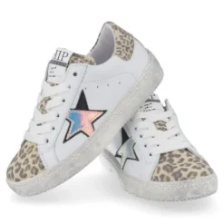 sneakers wit