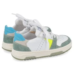 sneakers wit