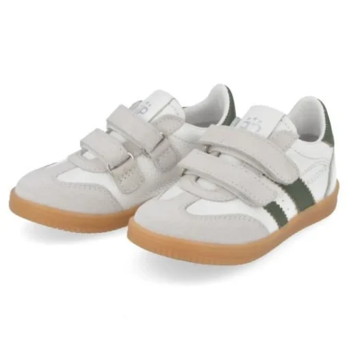 sneakers wit