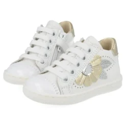sneakers wit