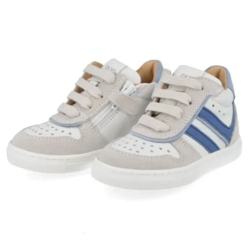 sneakers wit