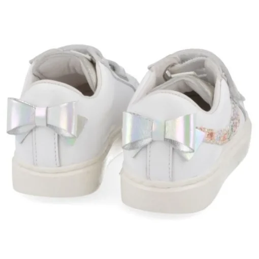 sneakers wit