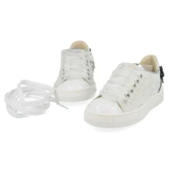 sneakers wit