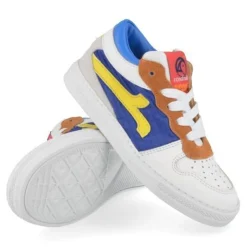 sneakers wit