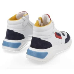 sneakers wit