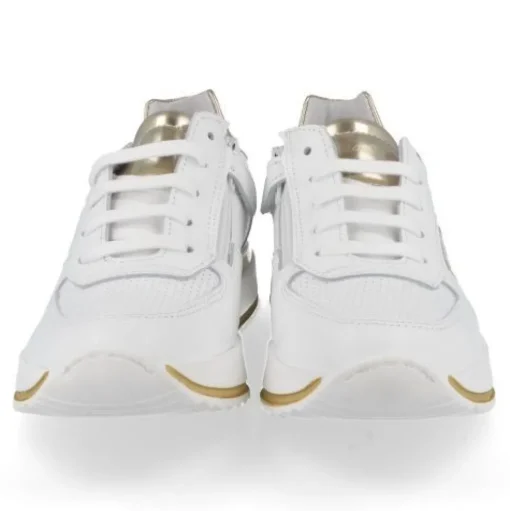 sneakers wit