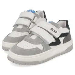sneakers wit