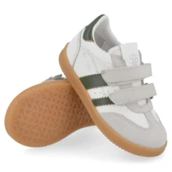 sneakers wit