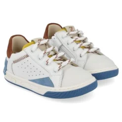 sneakers wit