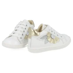 sneakers wit