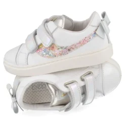 sneakers wit