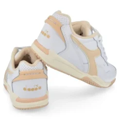sneakers wit