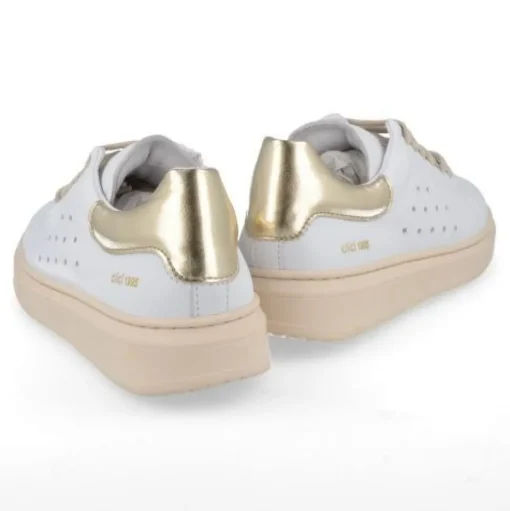 sneakers wit