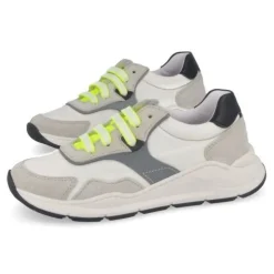 sneakers wit