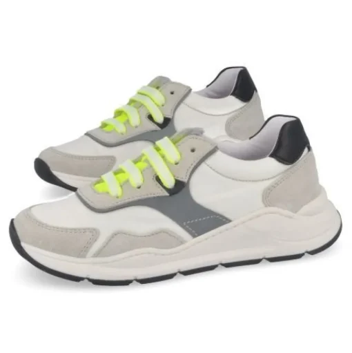 sneakers wit