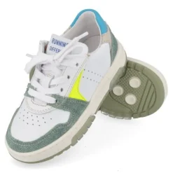 sneakers wit