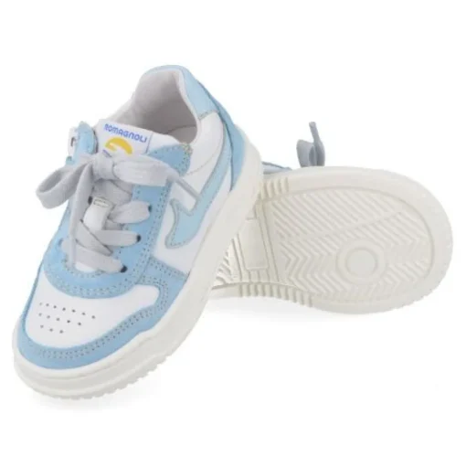 sneakers wit