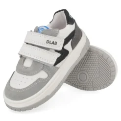 sneakers wit