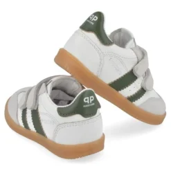 sneakers wit