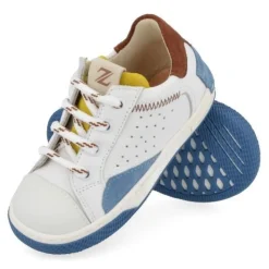 sneakers wit