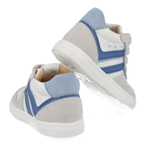 sneakers wit