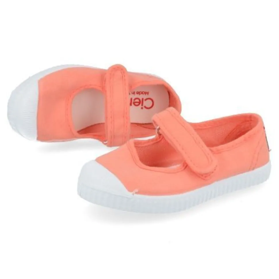 sport-en speelschoenen coraal