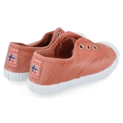 sport-en speelschoenen roest